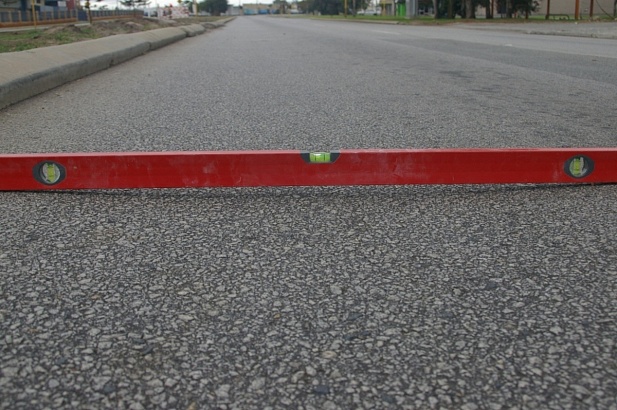 Low rutting — это низкий уровень образования колеи на асфальтобетонном покрытии.